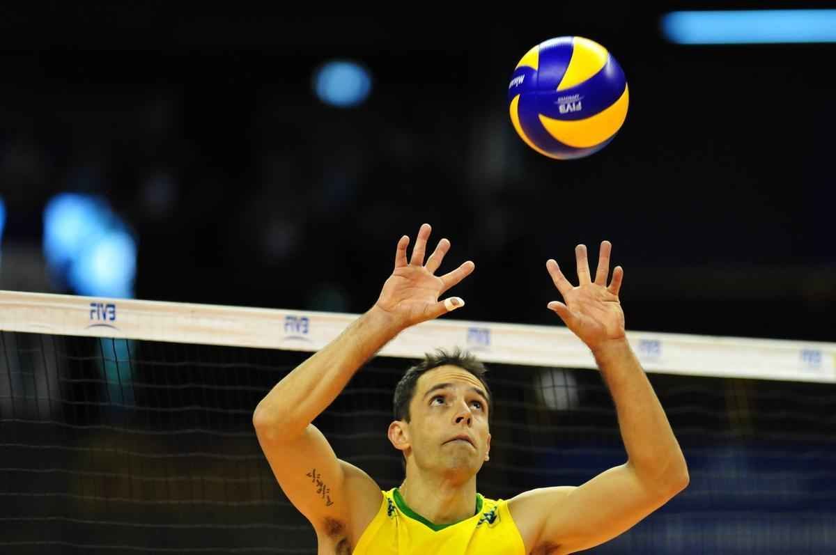 Fotos da suada vitria do Brasil sobre a Srvia no Mineirinho