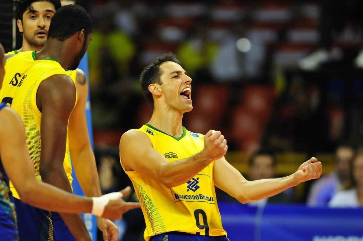 Fotos da suada vitria do Brasil sobre a Srvia no Mineirinho