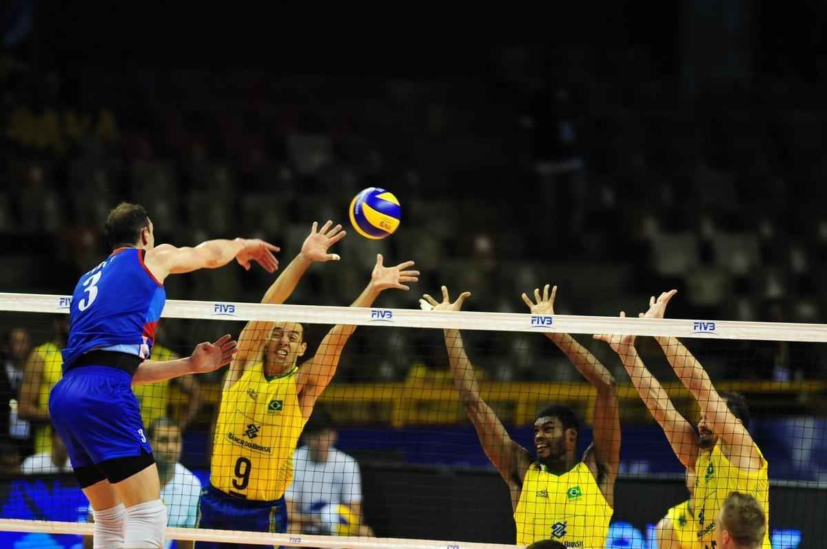 Fotos da suada vitria do Brasil sobre a Srvia no Mineirinho