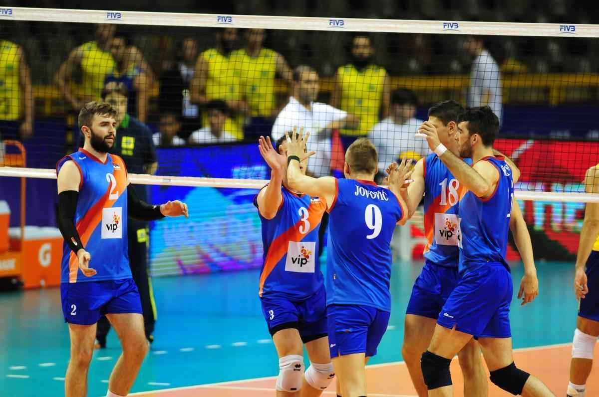 Fotos da suada vitria do Brasil sobre a Srvia no Mineirinho