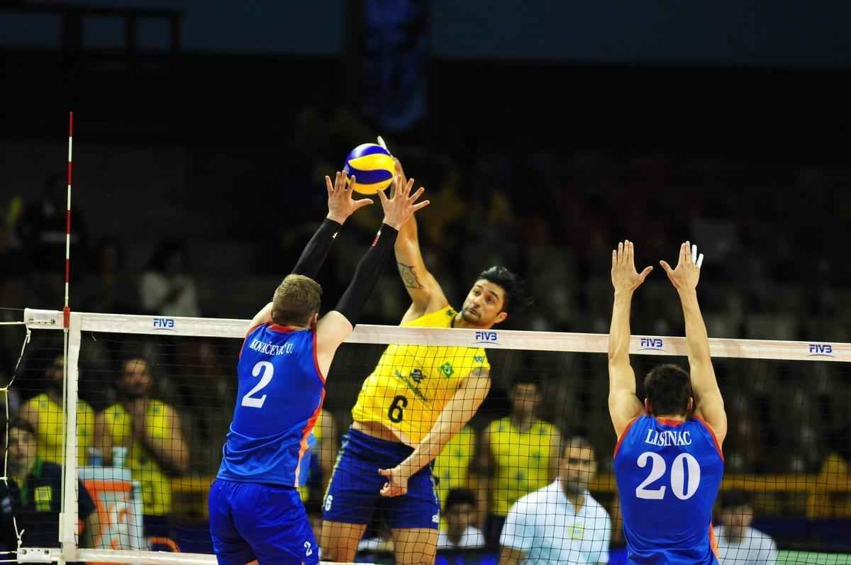 Fotos da suada vitria do Brasil sobre a Srvia no Mineirinho