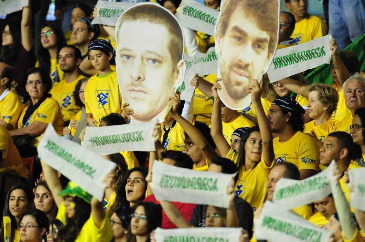 Fotos da suada vitria do Brasil sobre a Srvia no Mineirinho