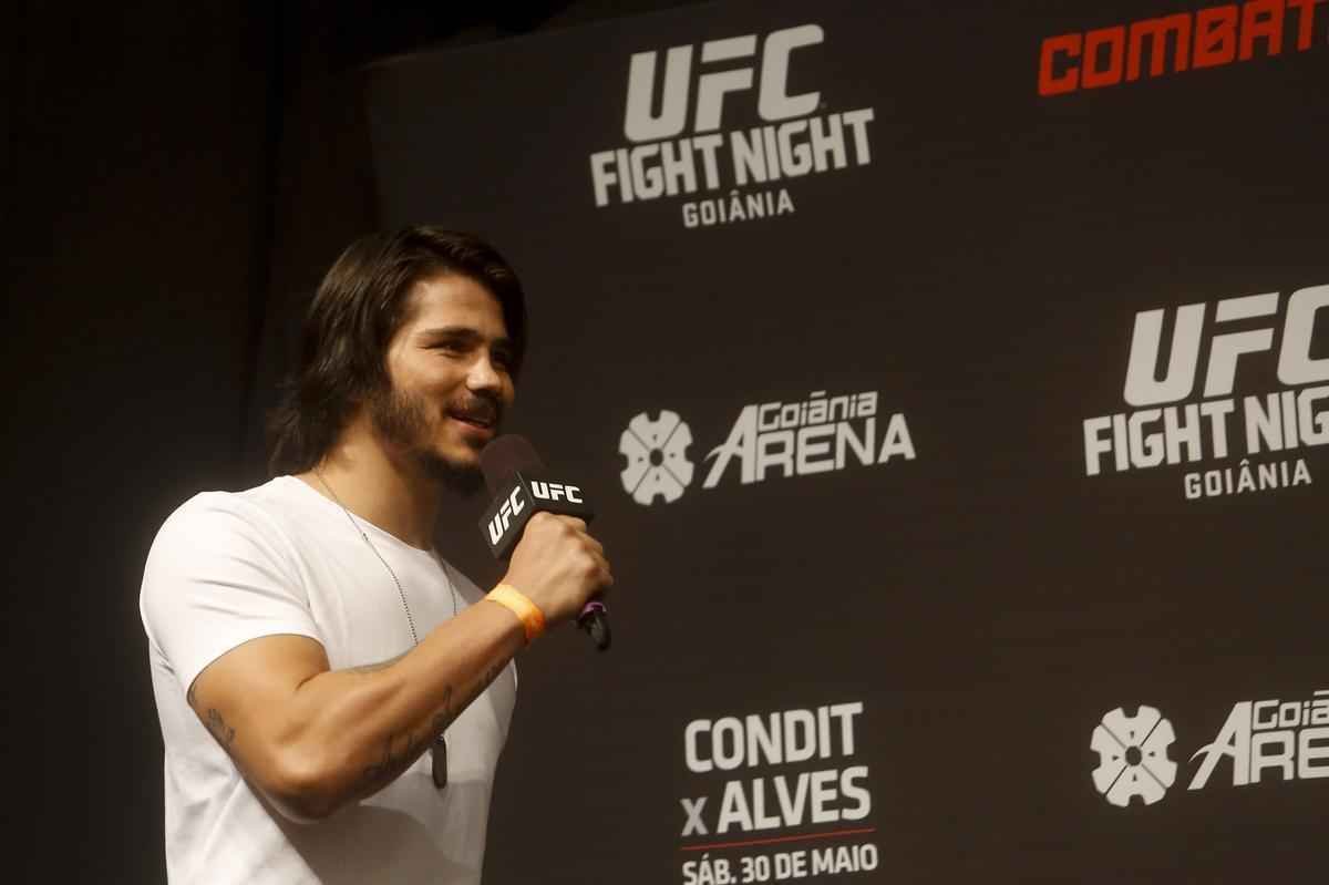 Erick Silva participou da seo de perguntas e respostas com os fs