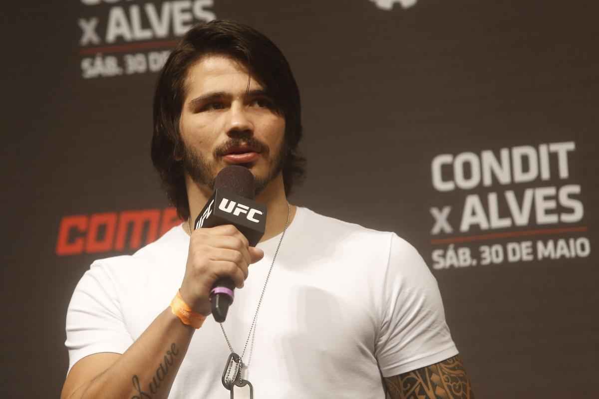 Erick Silva participou da seo de perguntas e respostas com os fs