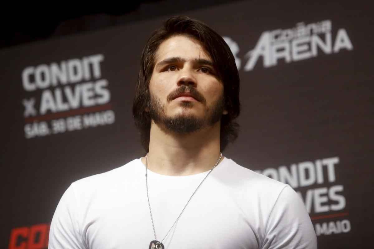 Erick Silva participou da seo de perguntas e respostas com os fs