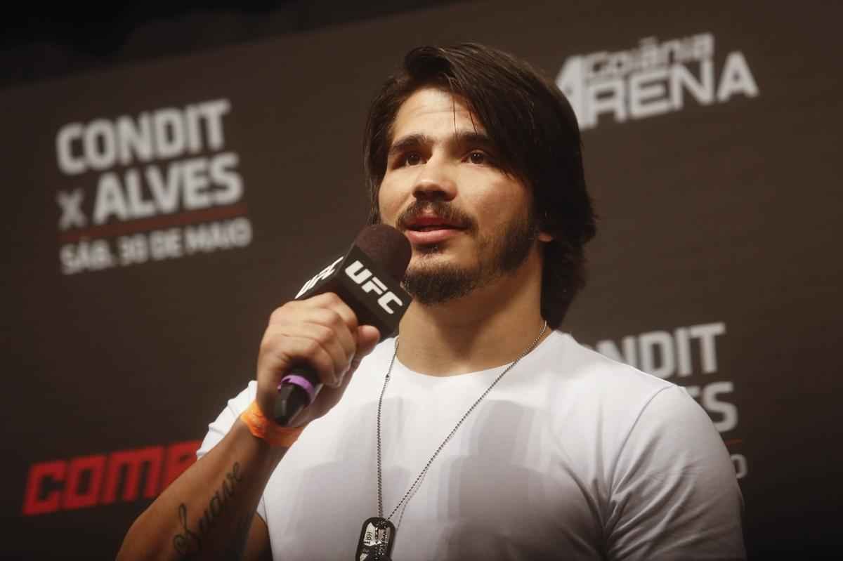 Erick Silva participou da seo de perguntas e respostas com os fs