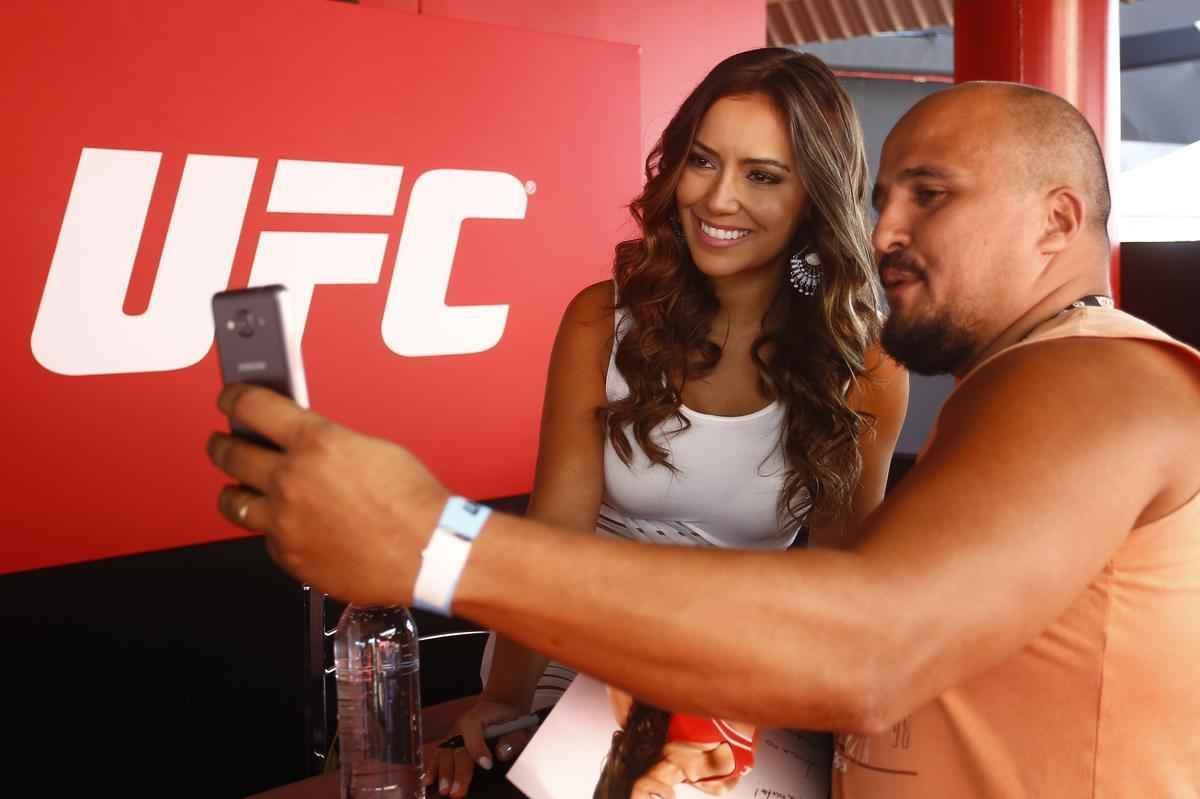 Octagon girls brasileiras participaram de ao com os fs