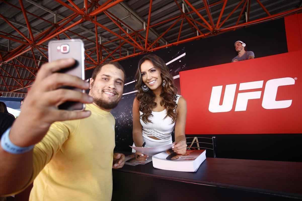 Octagon girls brasileiras participaram de ao com os fs