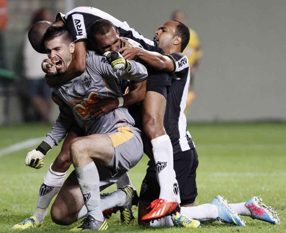 E vibrou com os companheiros, que o parabenizaram pelo milagre