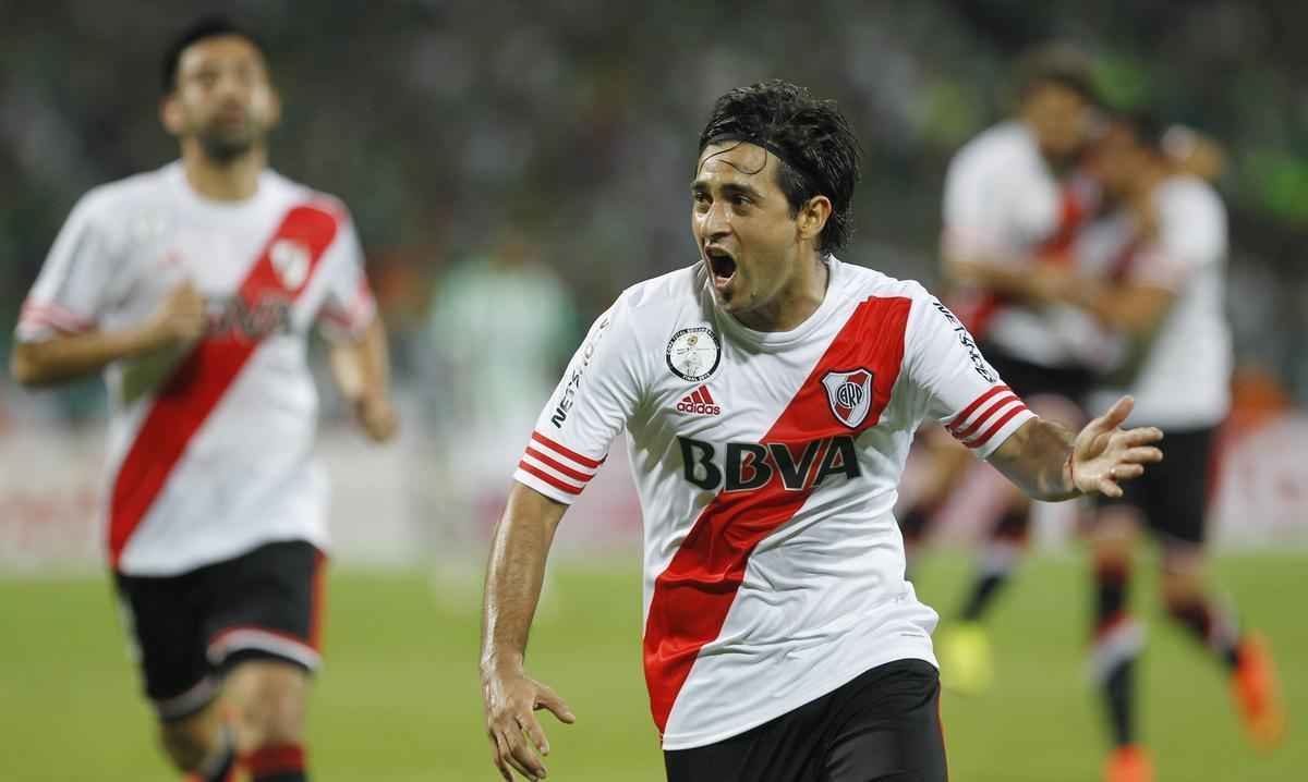 Leonardo Pisculichi (River Plate-ARG): destaque do River Plate no ttulo da Copa Sul-America do ano passado, o meia, de 30 anos, perdeu espao com Gallardo em 2015.  um jogador que se destaca em cobranas de falta e escanteios, porm, no tem tanta velocidade. Seria uma opo com menos garantias de resultado, mas poderia solucionar um problema do time pela falta de jogadores para armao. 