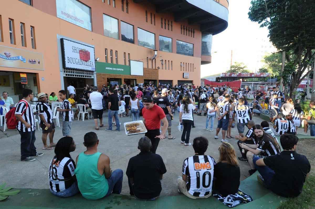 Atleticanos, devotos de 'So Victor', celebram dia da defesa que marcou campanha da Libertadores 2013