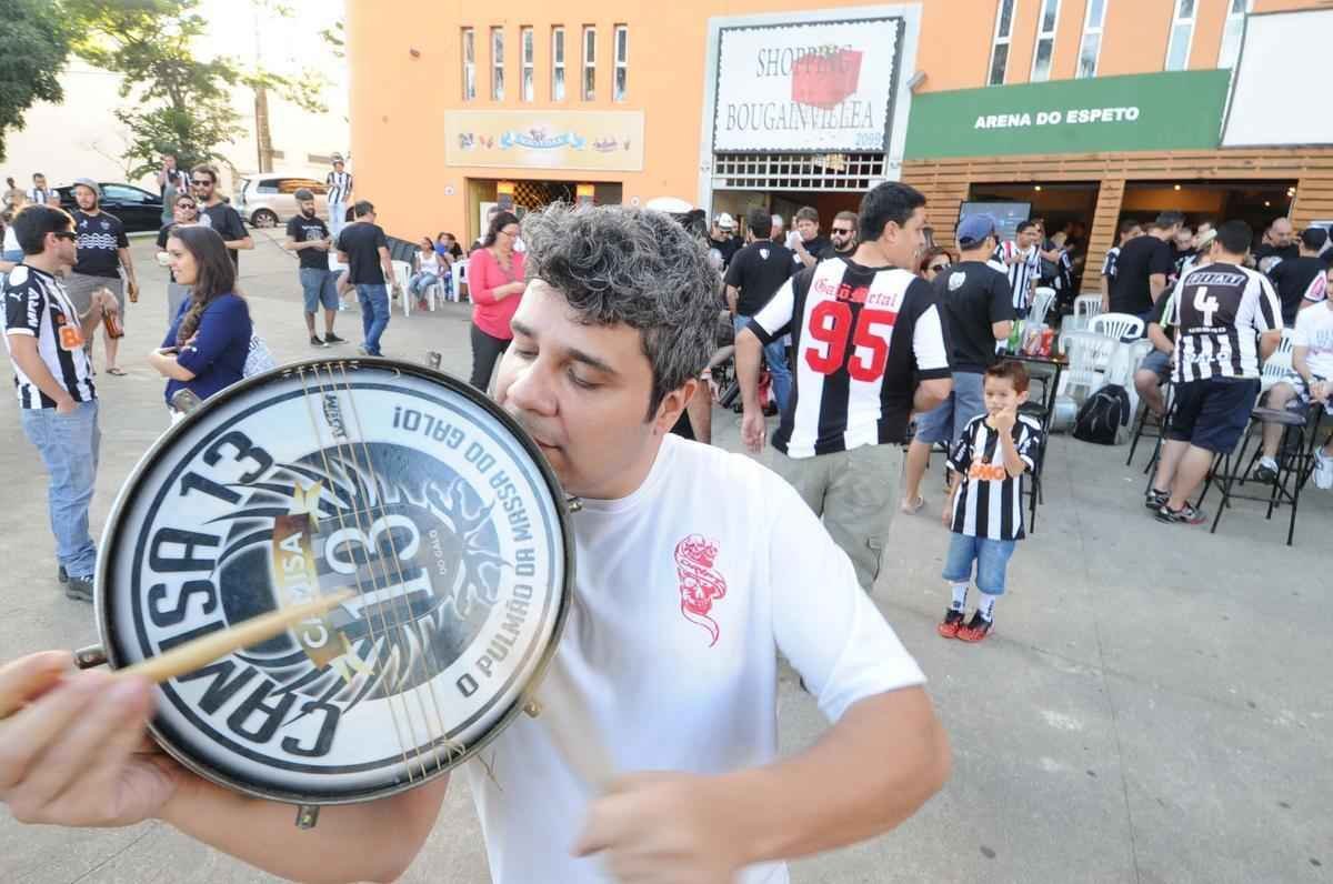 Atleticanos, devotos de 'So Victor', celebram dia da defesa que marcou campanha da Libertadores 2013