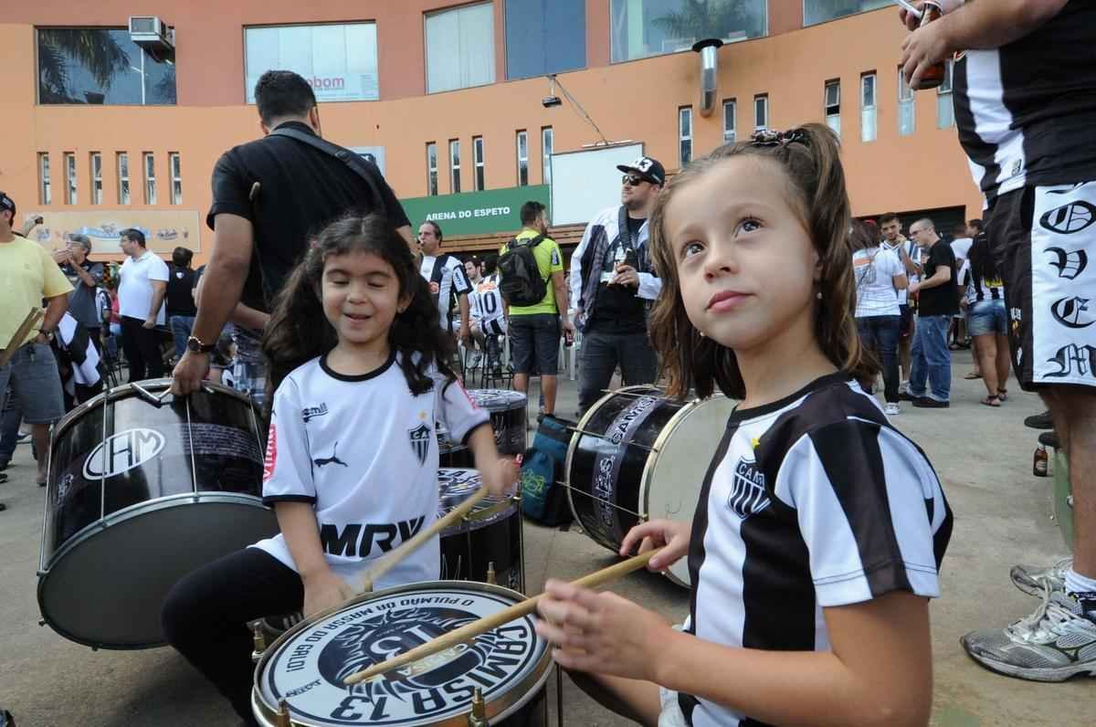 Atleticanos, devotos de 'So Victor', celebram dia da defesa que marcou campanha da Libertadores 2013
