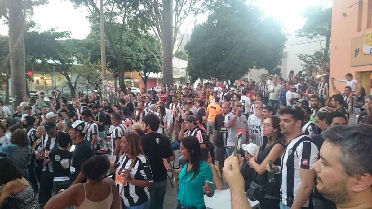 Atleticanos, devotos de 'So Victor', celebram dia da defesa que marcou campanha da Libertadores 2013