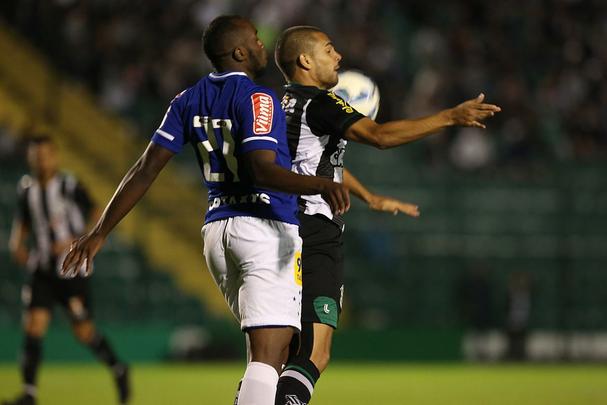 Fotos da partida entre Figueirense e Cruzeiro