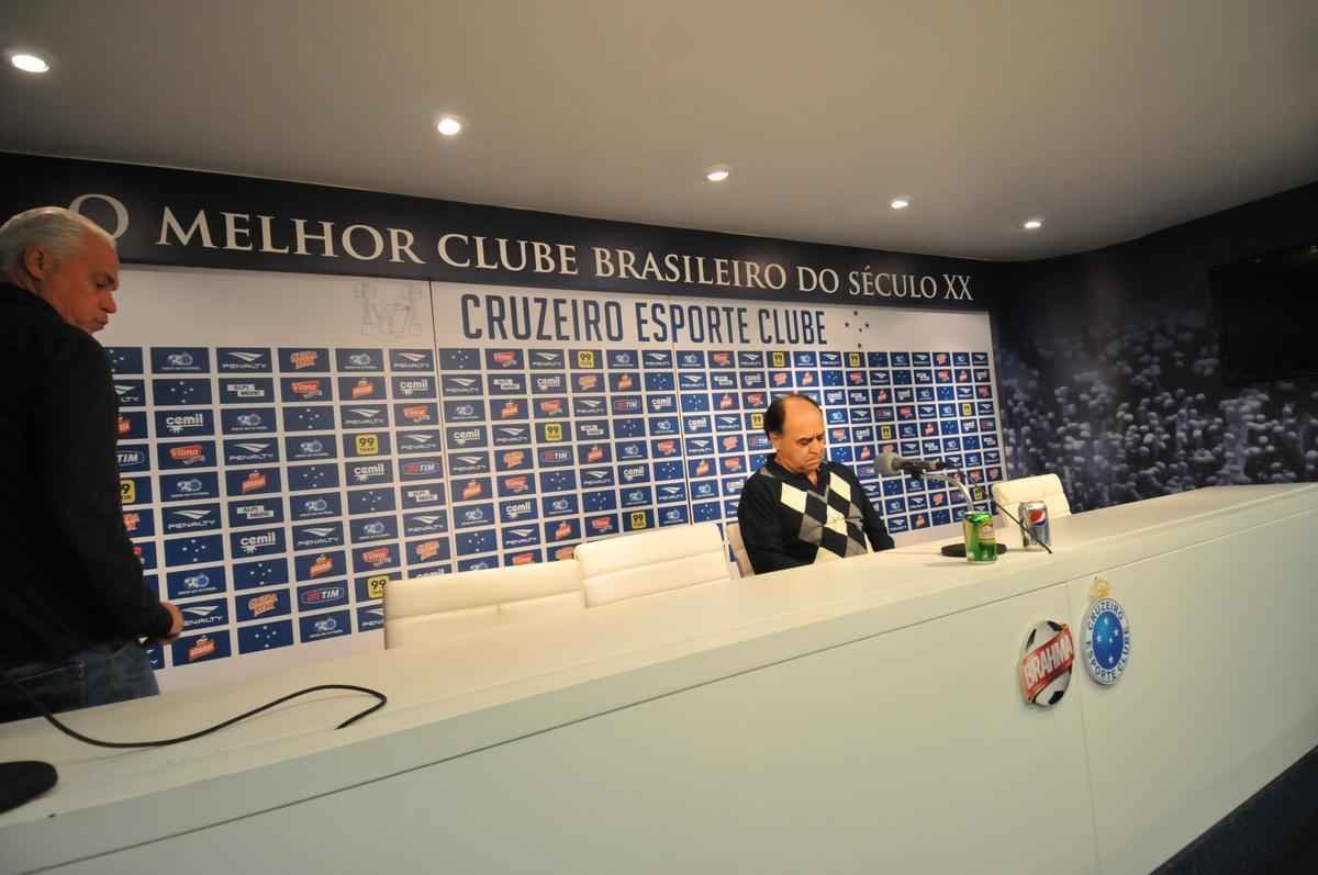 ltimas imagens de Marcelo Oliveira no Cruzeiro; em pronunciamento, tcnico se emocionou