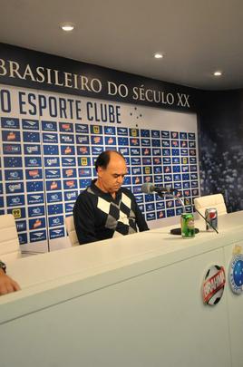 ltimas imagens de Marcelo Oliveira no Cruzeiro; em pronunciamento, tcnico se emocionou