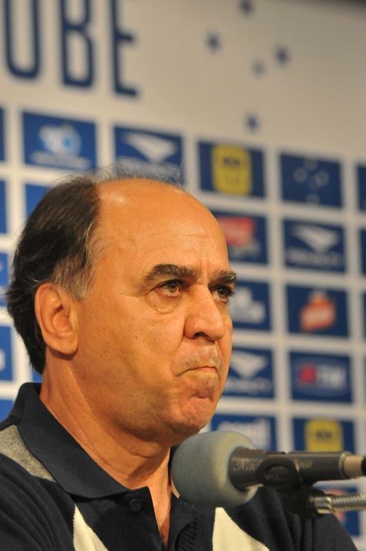 ltimas imagens de Marcelo Oliveira no Cruzeiro; em pronunciamento, tcnico se emocionou