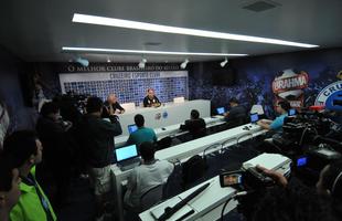 ltimas imagens de Marcelo Oliveira no Cruzeiro; em pronunciamento, tcnico se emocionou