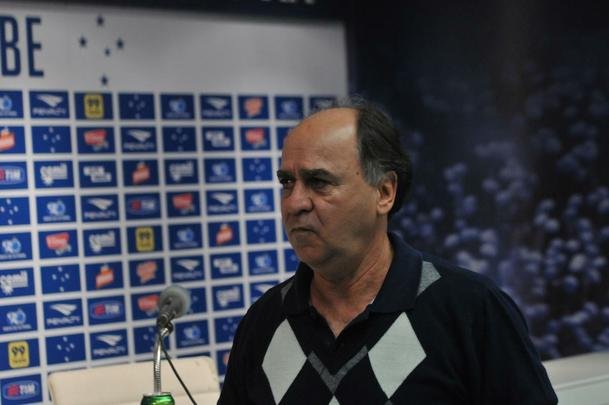 ltimas imagens de Marcelo Oliveira no Cruzeiro; em pronunciamento, tcnico se emocionou