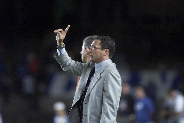 11 de junho de 2003 - Luxemburgo na vitria por 3 a 1 sobre o Flamengo, no Mineiro, que deu o ttulo da Copa do Brasil ao Cruzeiro