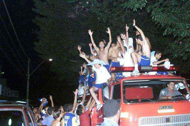 16 de maro de 2003 - Ano comea com a conquista do Campeonato Mineiro de forma invicta