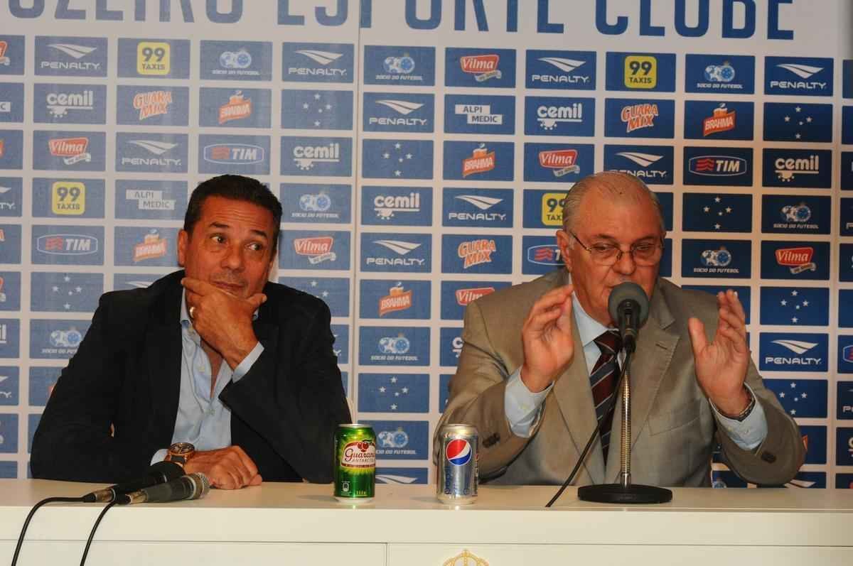 Tcnico foi apresentado  imprensa pelo presidente Gilvan de Pinho Tavares