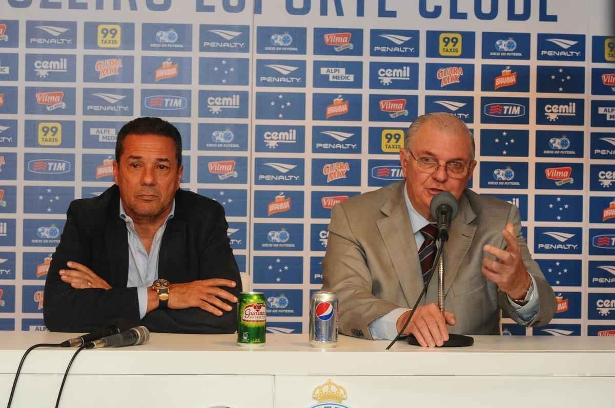 Tcnico foi apresentado  imprensa pelo presidente Gilvan de Pinho Tavares