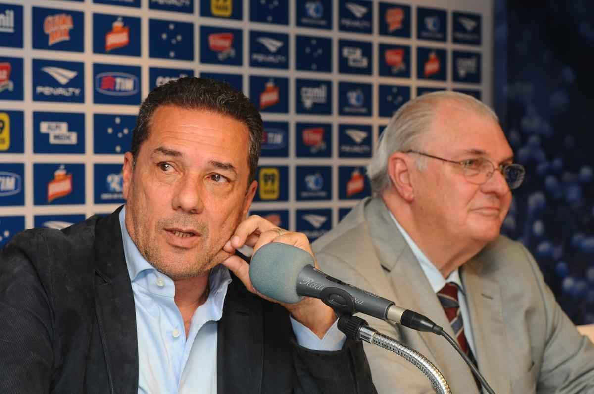 Tcnico foi apresentado  imprensa pelo presidente Gilvan de Pinho Tavares