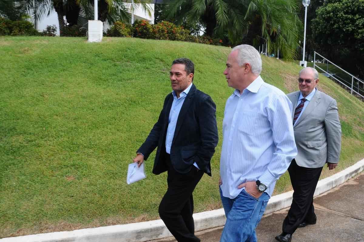 Tcnico foi apresentado  imprensa pelo presidente Gilvan de Pinho Tavares