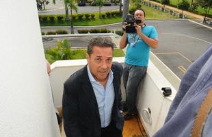 Tcnico foi apresentado  imprensa pelo presidente Gilvan de Pinho Tavares