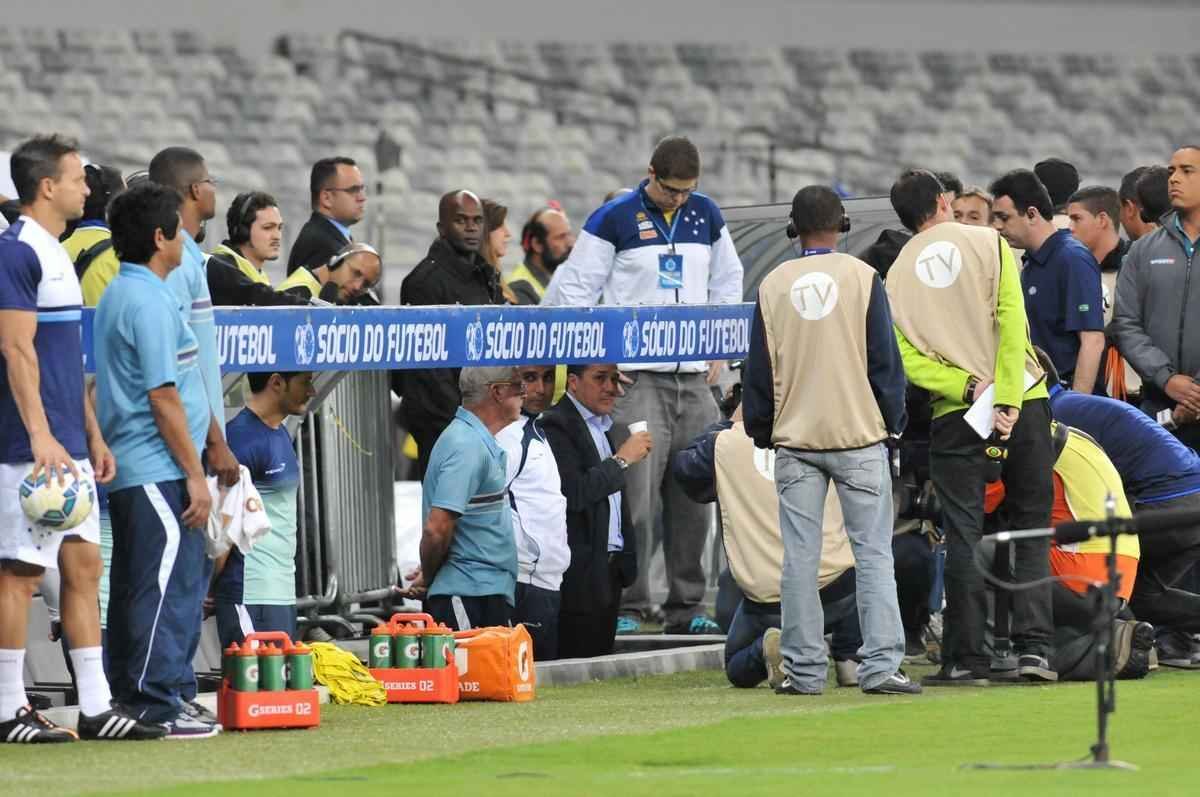 Fotos de bastidores de Cruzeiro 1x0 Flamengo, no Mineiro. Jogo marcou o retorno de Vanderlei Luxemburgo ao comando do clube.