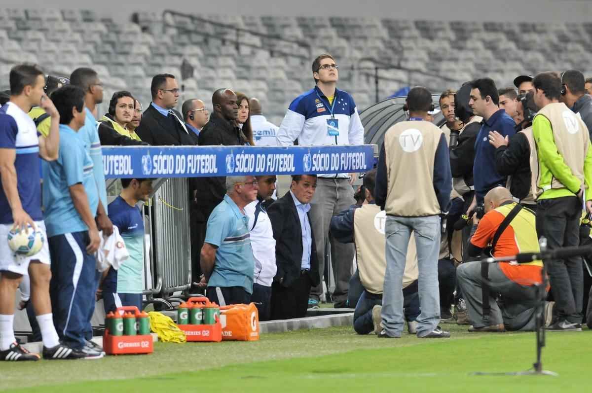 Fotos de bastidores de Cruzeiro 1x0 Flamengo, no Mineiro. Jogo marcou o retorno de Vanderlei Luxemburgo ao comando do clube.