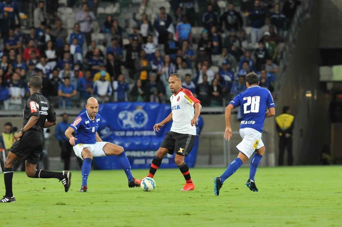 Cruzeiro recebe Flamengo na reestreia de Vanderlei Luxemburgo no comando da Raposa