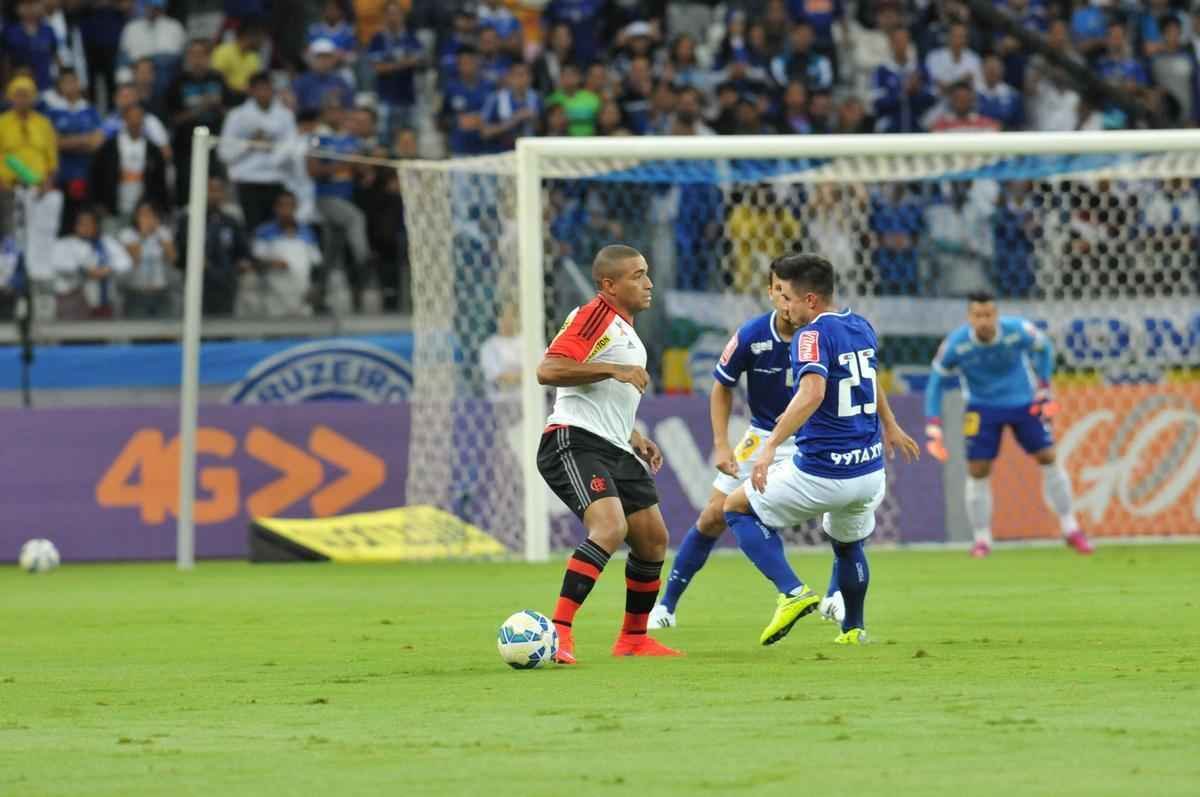 Cruzeiro recebe Flamengo na reestreia de Vanderlei Luxemburgo no comando da Raposa