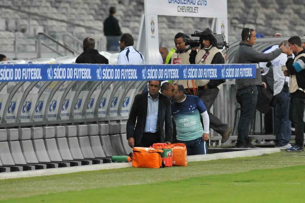 Com gol do zagueiro Manoel, Cruzeiro venceu pela primeira vez no Brasileiro e deixou a zona de rebaixamento