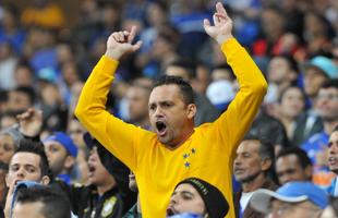Com gol do zagueiro Manoel, Cruzeiro venceu pela primeira vez no Brasileiro e deixou a zona de rebaixamento