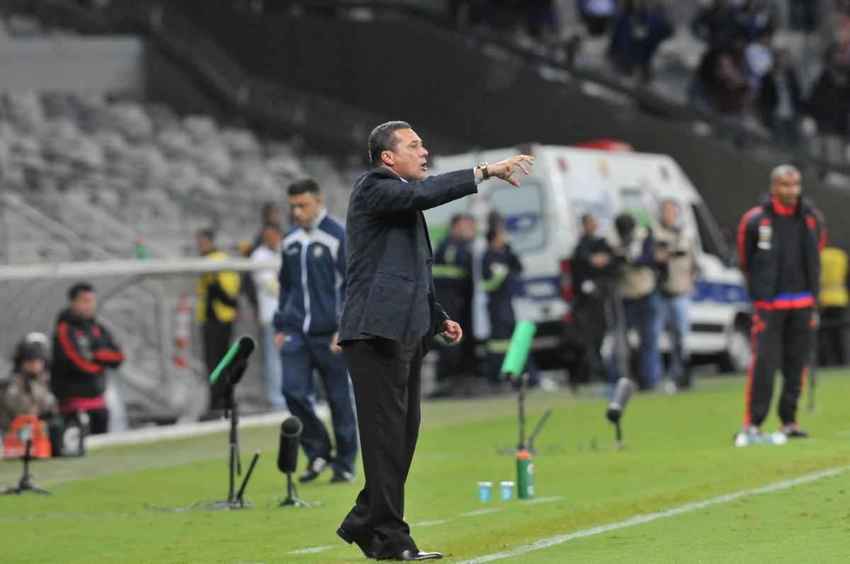 Veja a movimentao, gritos, comemorao e aposta de Luxemburgo no retorno ao Cruzeiro