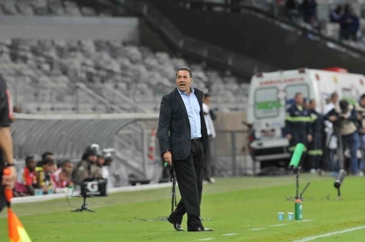 Veja a movimentao, gritos, comemorao e aposta de Luxemburgo no retorno ao Cruzeiro