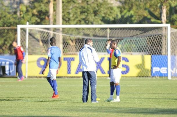 Vanderlei Luxemburgo observou treino tcnico dos reservas, comandado pelo auxiliar Deivid