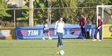 Vanderlei Luxemburgo observou treino tcnico dos reservas, comandado pelo auxiliar Deivid