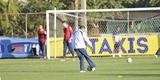 Vanderlei Luxemburgo observou treino tcnico dos reservas, comandado pelo auxiliar Deivid