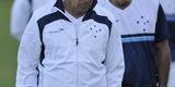 Vanderlei Luxemburgo observou treino tcnico dos reservas, comandado pelo auxiliar Deivid
