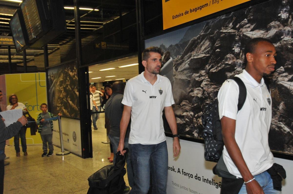 Delegao alvinegra fez escala em So Paulo antes de chegar em Confins, nesta quinta-feira