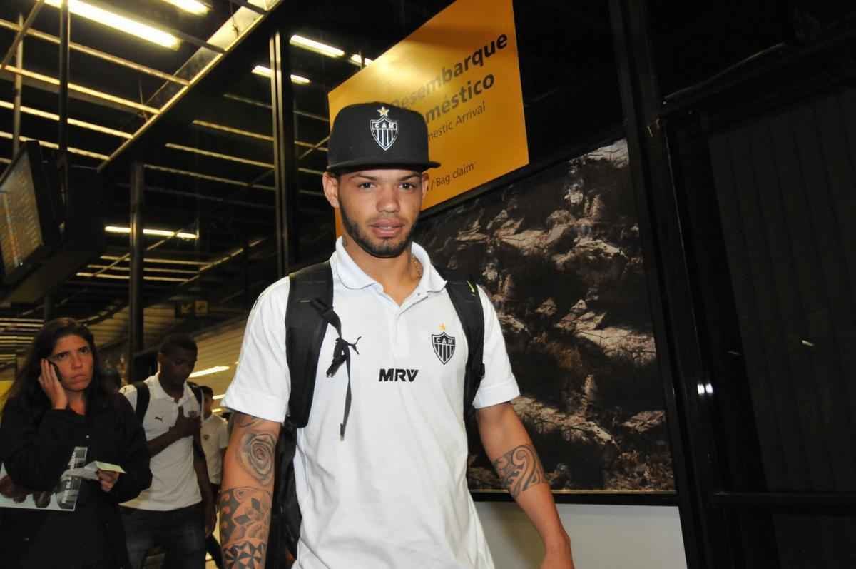 Delegao alvinegra fez escala em So Paulo antes de chegar em Confins, nesta quinta-feira