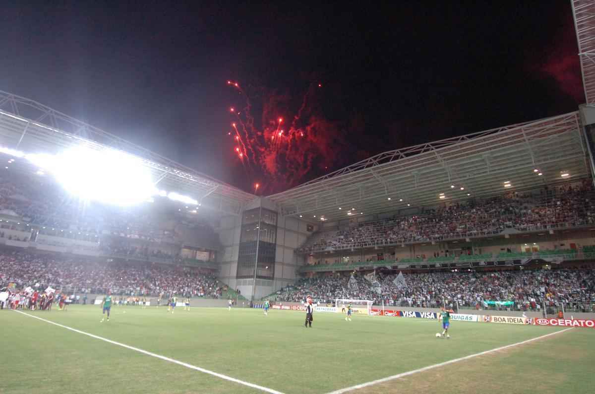 O primeiro jogo do Atltico no novo Independncia foi no dia 3 de maio de 2012. O Galo venceu o Gois por 2 a 1 pela Copa do Brasil. O resultado foi insuficiente para a classificao alvinegra, mas marcou o comeo de uma era no clube.