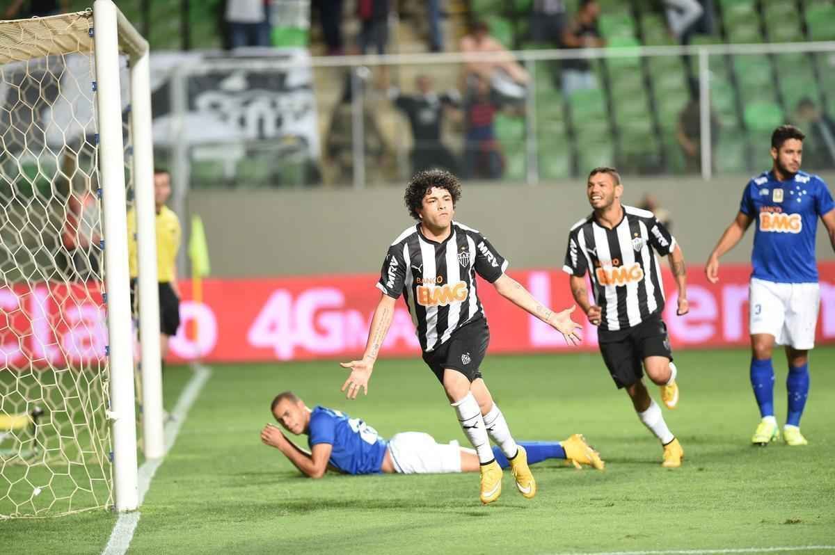 Com uma vitria por 2 a 0, o Galo abriu uma boa vantagem na deciso da Copa do Brasil 2014 contra o rival Cruzeiro. Luan e Dtolo fizeram os gols no jogo de ida. Na volta, Diego Tardelli anotou o gol do ttulo, no Mineiro.