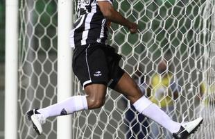 No dia 23 de junho de 2012, Ronaldinho Gacho pisou pela primeira vez no Independncia com a camisa do Galo. Marcou um gol na goleada por 5 a 1 sobre o Nutico.