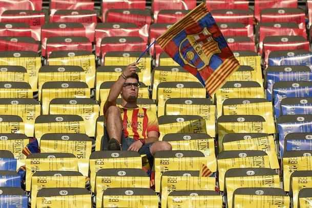 O clima é de festa e harmonia entre os torcedores de Barcelona e Juventus momentos antes da grande final da Liga dos Campeões