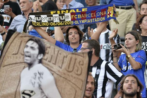 Torcedores de Juventus e Barcelona chegaram ao estádio muito animados com a expectativa de uma grande final em Berlin